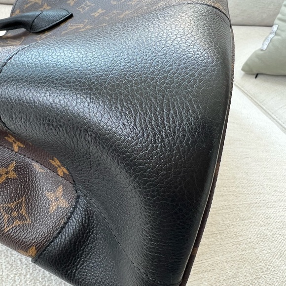 Louie Vuitton Kensington Monogram Bag & Wallet - Picture 16 of 16